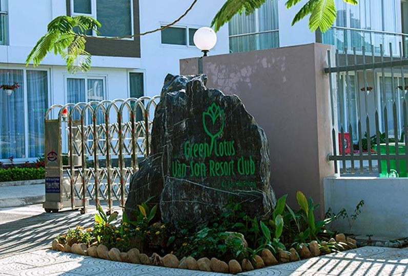 Sen Xanh Vạn Sơn Resort