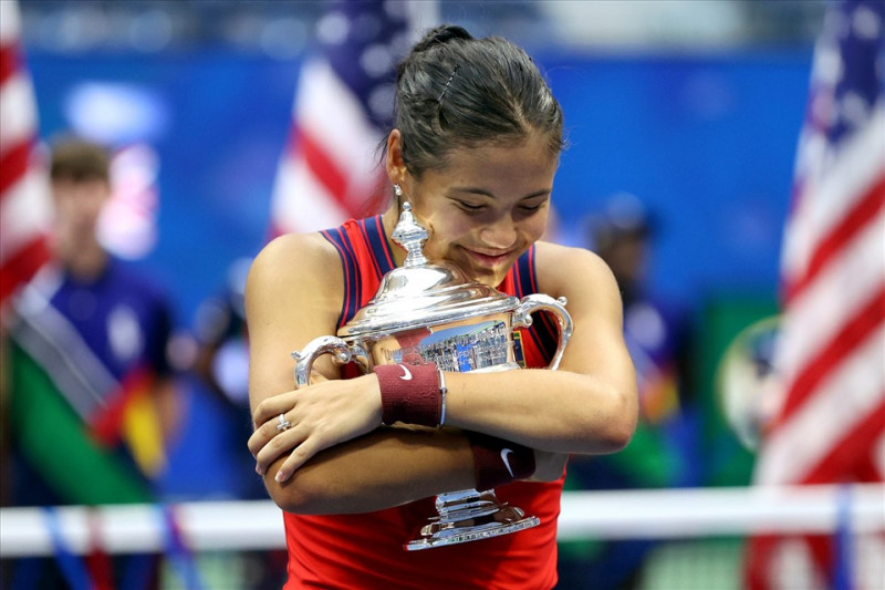 Emma Raducanu vô địch US Open 2021: Kỳ tích của cô bé lọ lem