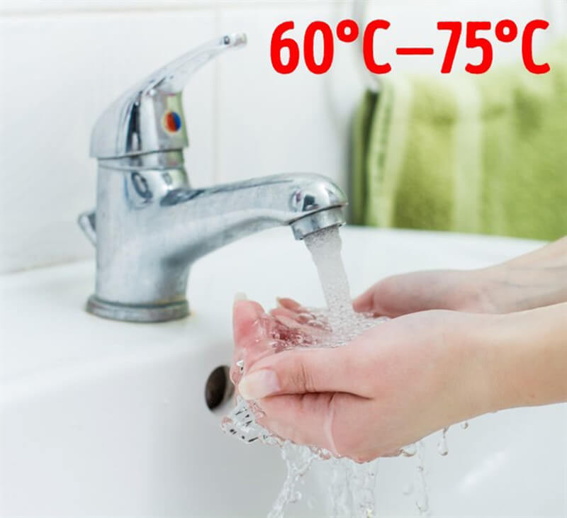 Rửa tay bằng nước nóng