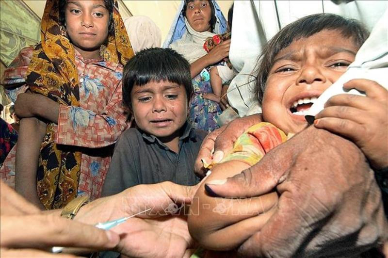 Tiêm vaccine phòng sởi cho trẻ em tại Kabul, Afghanistan. Ảnh: AFP/TTXVN
