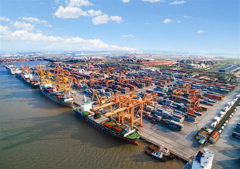 Cảng Tân Vũ, cảng chủ lực của Công ty CP Cảng Hải Phòng với hàng triệu lượt container hàng thông quan mỗi năm.