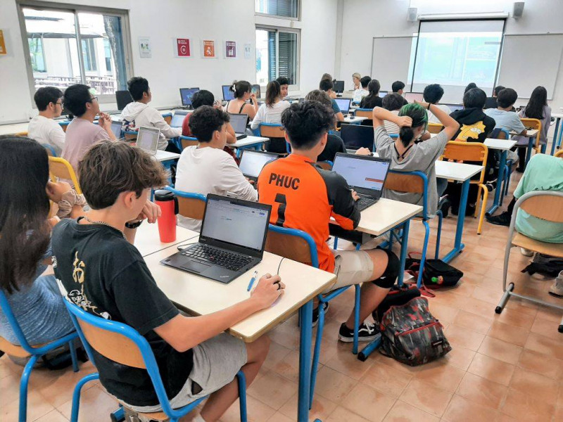 Đây là trường quốc tế tại Thành phố Hồ Chí Minh có nhận học sinh người Pháp và các quốc tịch khác từ mầm non cho đến Trung học phổ thông. ﻿﻿