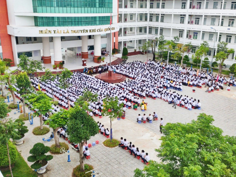 Trường THPT Võ Văn Kiệt có vị trí tại khu trung tâm đô thị Phú Cường, phường An Hòa, thành phố Rạch Giá.
