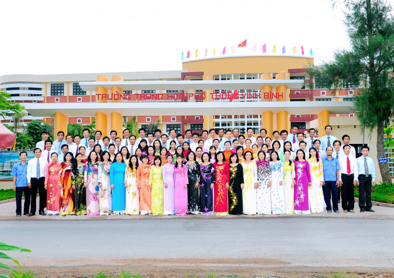 Trường THPT Vĩnh Bình là một trong những trường THPT thuộc top đầu của tỉnh Tiền Giang khi có chất lượng giáo dục ngày càng được nâng cao, cán bộ, công nhân viên, tập thể sư phạm nhà trường luôn đoàn kết, yêu nghề