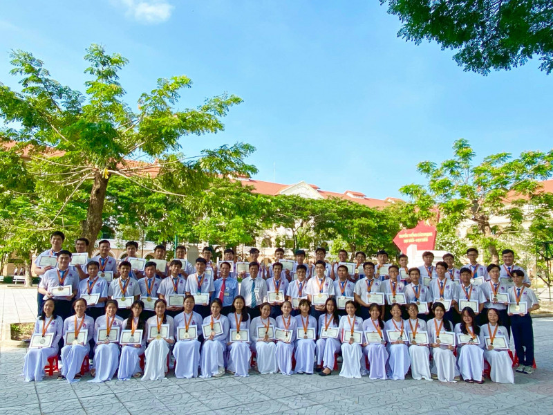 Sau 142 năm giữ gìn và phát huy truyền thống Dạy giỏi - Học giỏi, trường THPT Nguyễn Đình Chiểu đã đạt được các danh hiệu danh giá