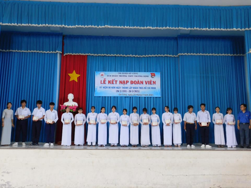 Trong nhiều năm liền, trường THPT Trương Định đã đạt danh hiệu Trường học xuất sắc, luôn đứng trong top đầu của tỉnh về tỷ lệ học sinh đỗ tốt nghiệp