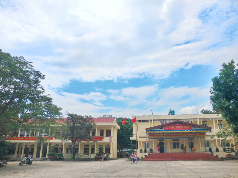 Trường THPT Việt Vinh