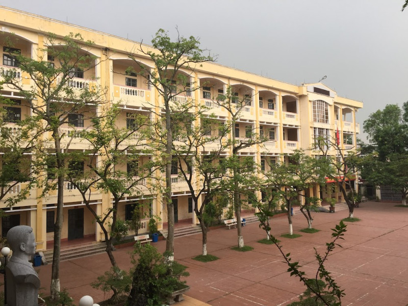 Trường THPT Nguyễn Đức Cảnh