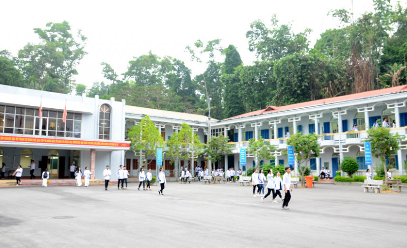Trường THPT Chuyên Tuyên Quang