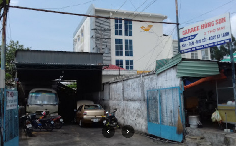 Garage Hồng Sơn (Hai thợ máy)