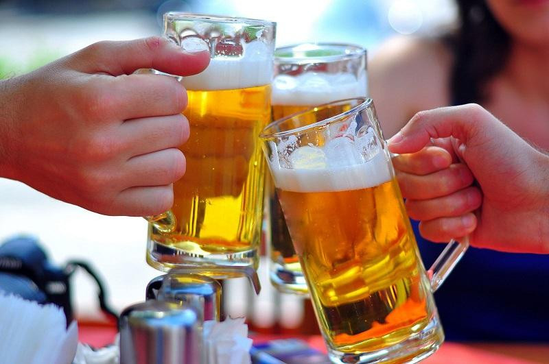 Hạn chế rượu bia và nước uống có ga