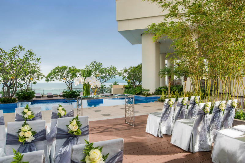 Sảnh cưới tại hồ bơi InterContinental Nha Trang