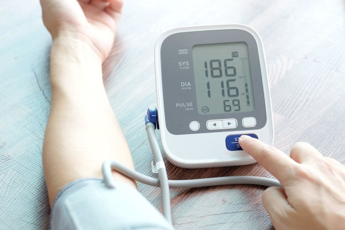 Theo dõi huyết áp thường xuyên để phát hiện và ngăn ngừa bệnh suy thận