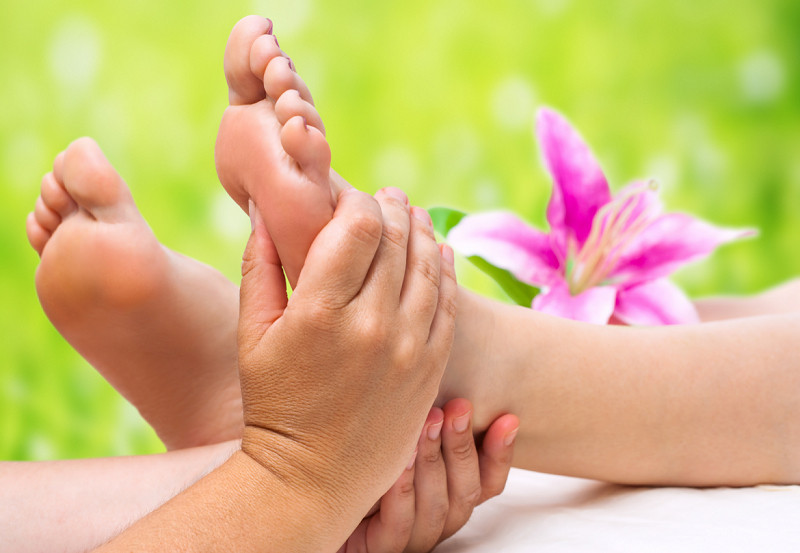 Massage chân làm giảm các ảnh hưởng của chứng phù chân ở phụ nữ mang thai