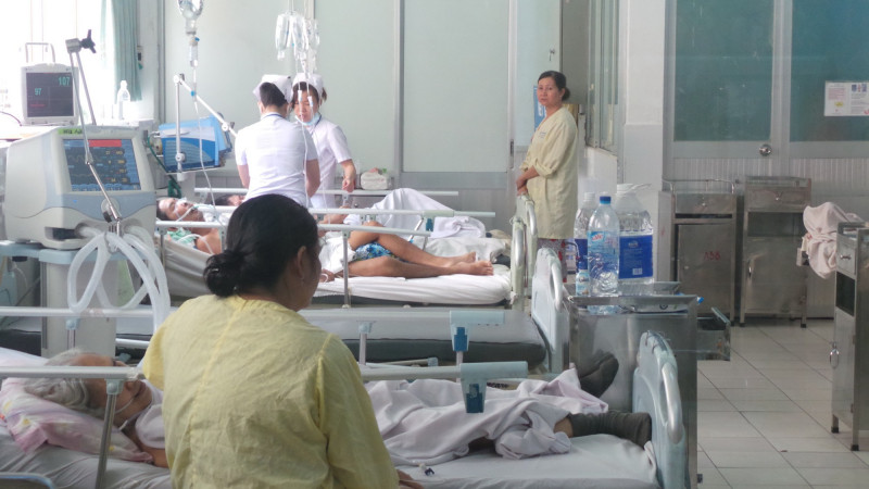 Bệnh nhân đến khám chữa bệnh tại bệnh viện Nhân dân 115