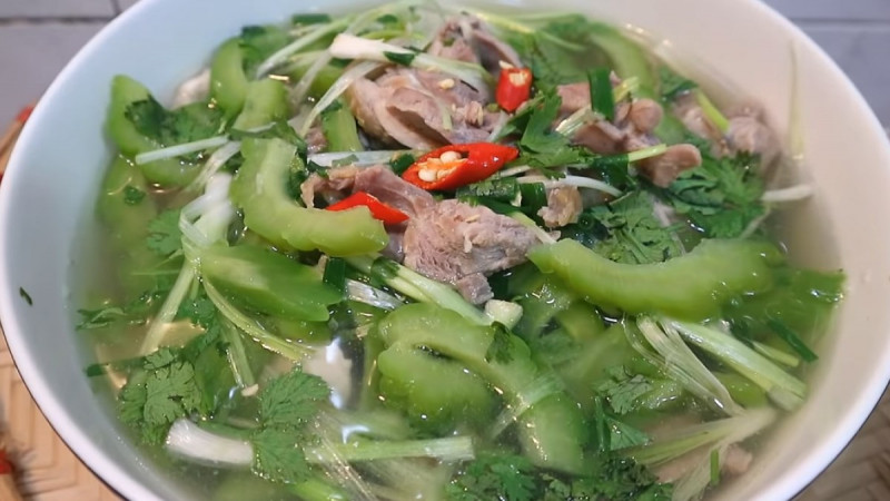 Canh gà khổ qua