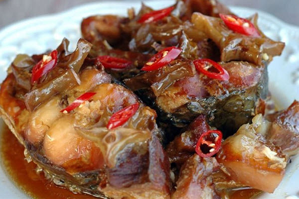 Cá chim kho riềng