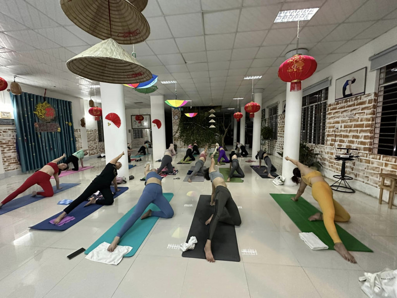 Yoga Trị Liệu Loan Nguyen